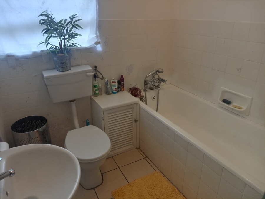 To Let 2 Bedroom Property for Rent in Richmond Estate Western Cape